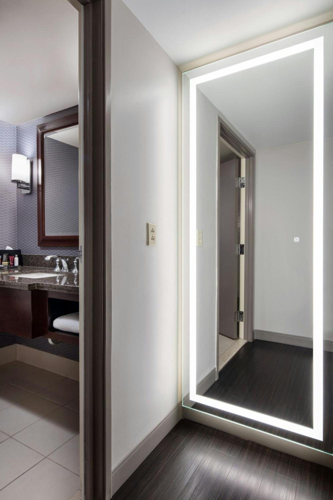 Hotel Visalia Marriott At The Convention Center Extérieur photo