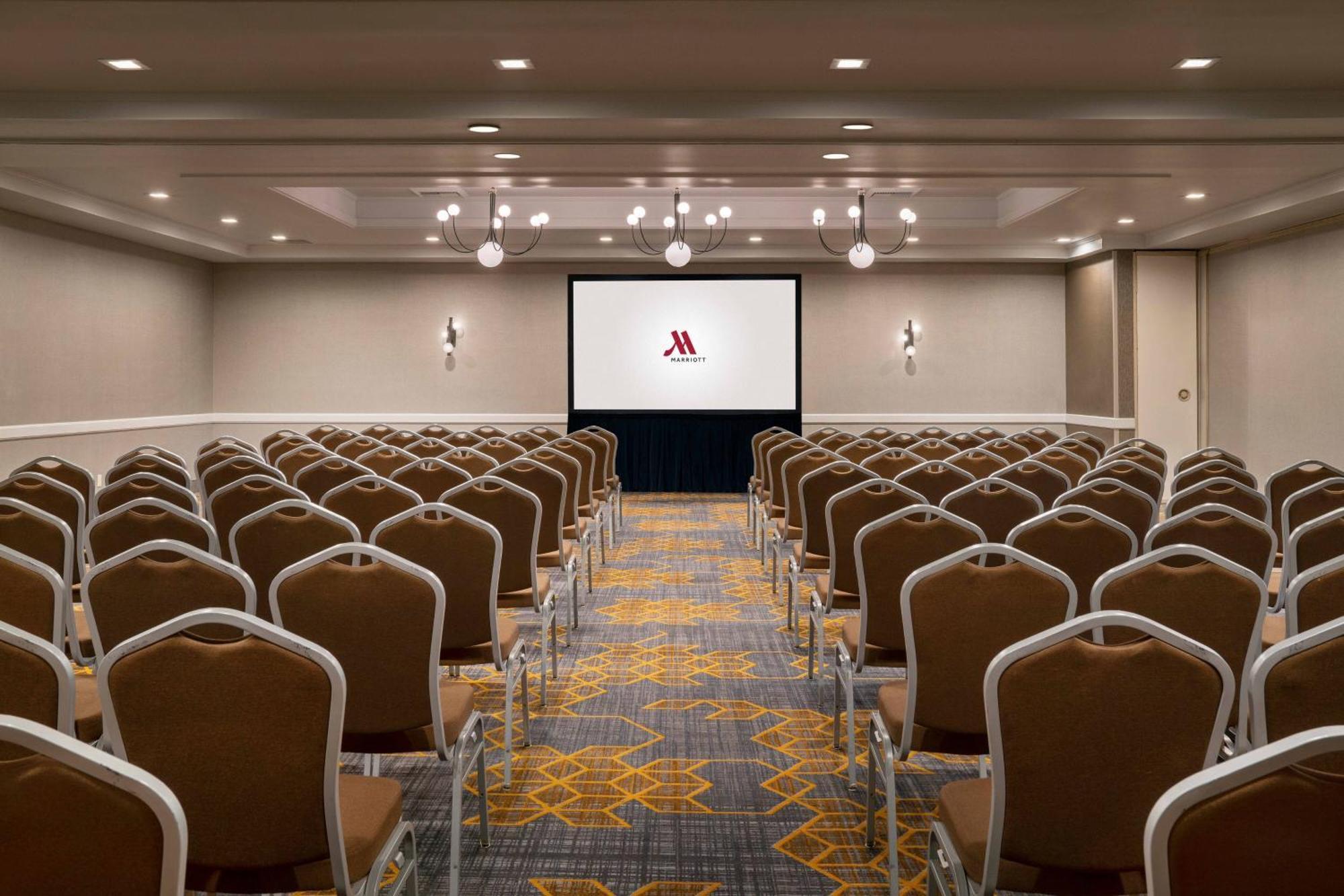 Hotel Visalia Marriott At The Convention Center Extérieur photo