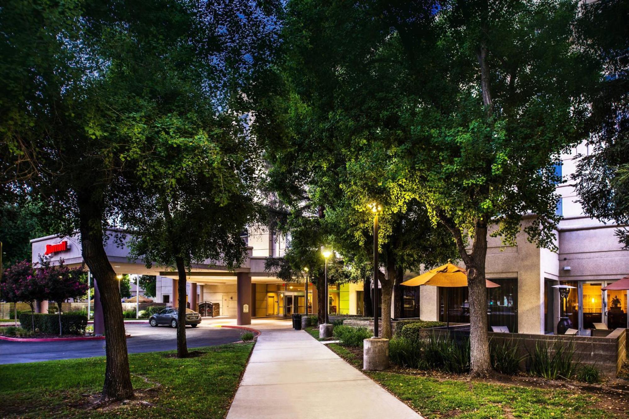 Hotel Visalia Marriott At The Convention Center Extérieur photo